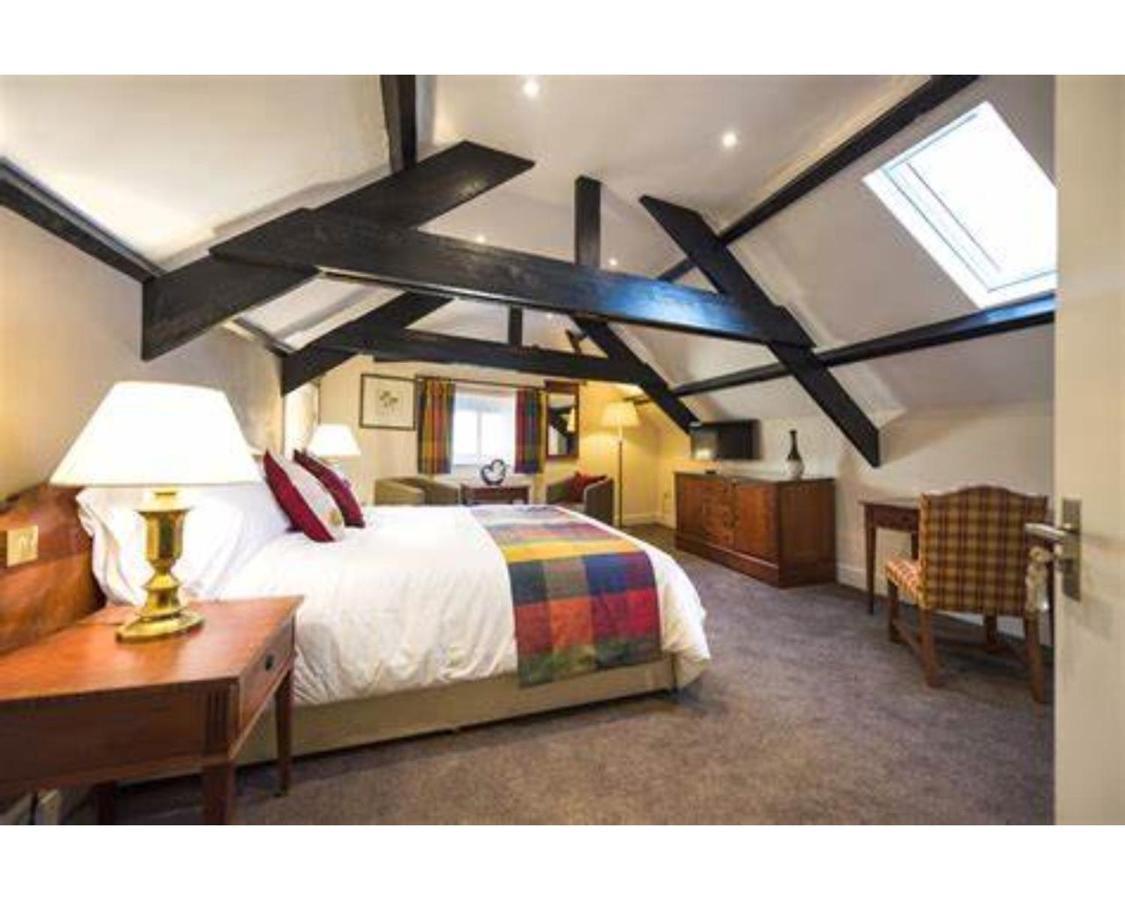 Hotel Seven Stars à Dartmouth Extérieur photo