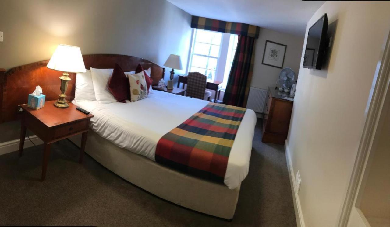 Hotel Seven Stars à Dartmouth Extérieur photo