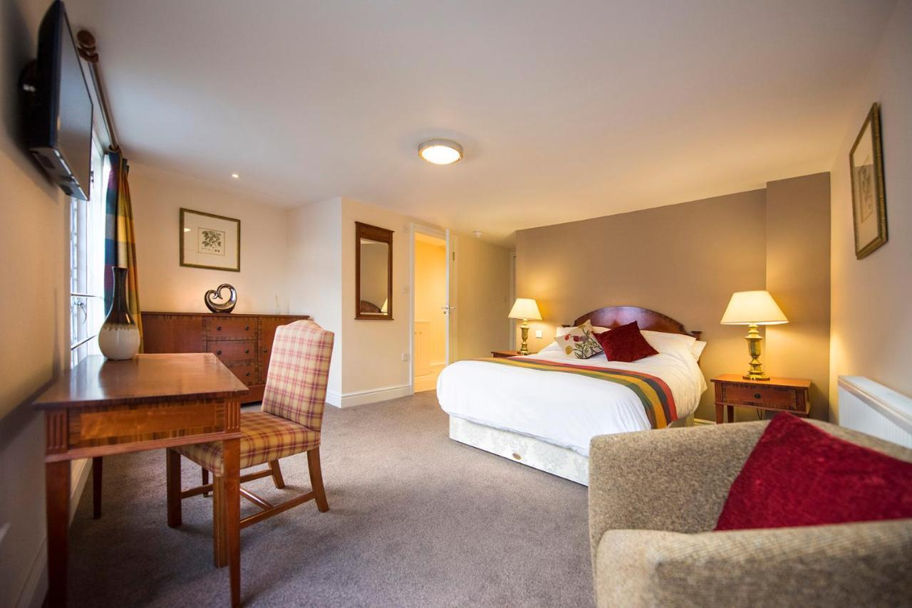 Hotel Seven Stars à Dartmouth Extérieur photo